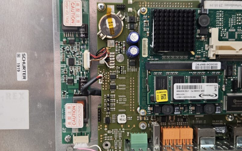 Reparatur das Display einer Kolbenfüllmaschine