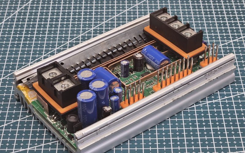 Reparatur der Steuerplatine von E-Scootern